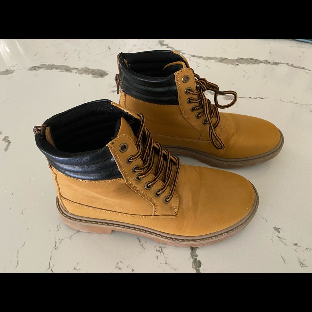 Urban Groove Boots